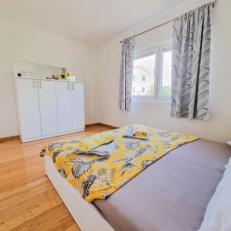 Flip - Flop Apartment โนวาลยา ภายนอก รูปภาพ