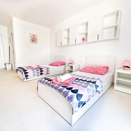 Flip - Flop Apartment โนวาลยา ภายนอก รูปภาพ