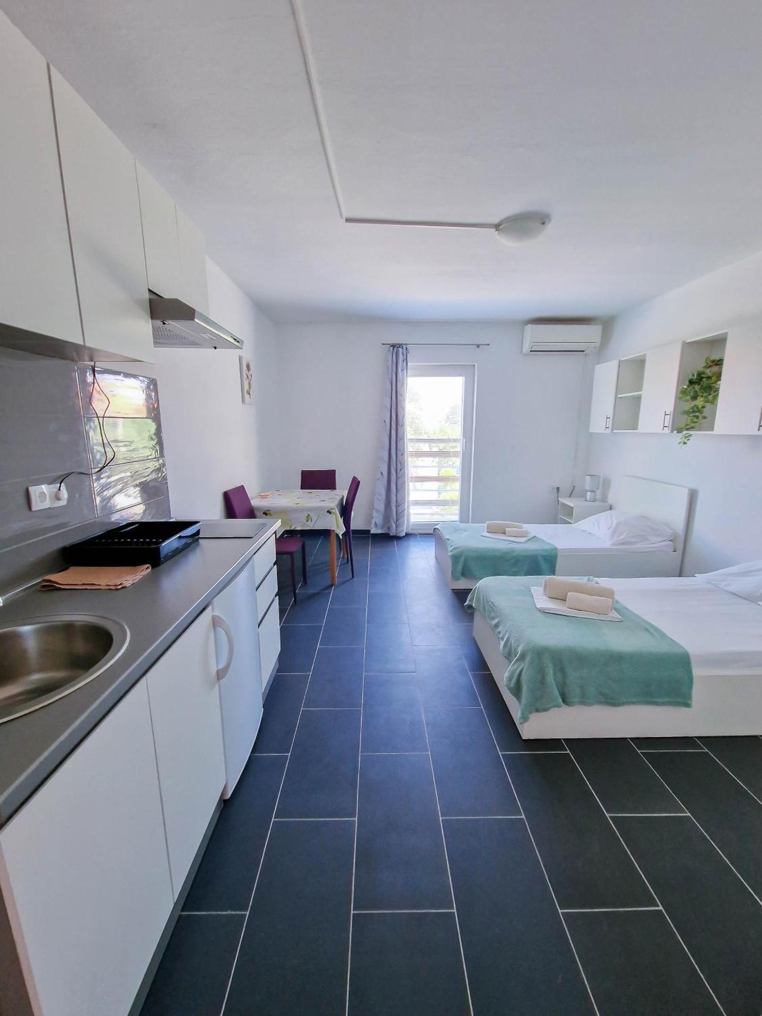 Flip - Flop Apartment โนวาลยา ภายนอก รูปภาพ
